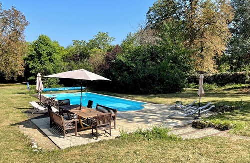 Le Pechereau Villa | Beautiful 6 bedroom villa with private pool, parking and large garden