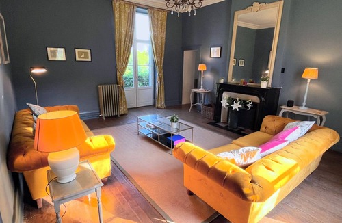 Le Pechereau Villa | Beautiful 6 bedroom villa with private pool, parking and large garden