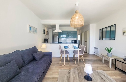 Carnac Apartment | Beautiful apartment for 4 people with WIFI, TV and balcony