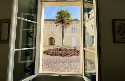 Perigny Apartment | Beautiful apartment in a large private park