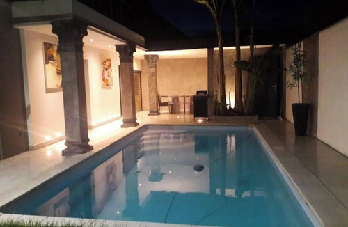Pessac House | Beautiful architect-designed house with swimming pool, sauna, hammam.