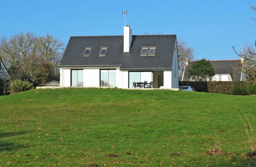 Saint-Marine Villa | Beautiful contemporary villa on large garden in Sainte Marine.