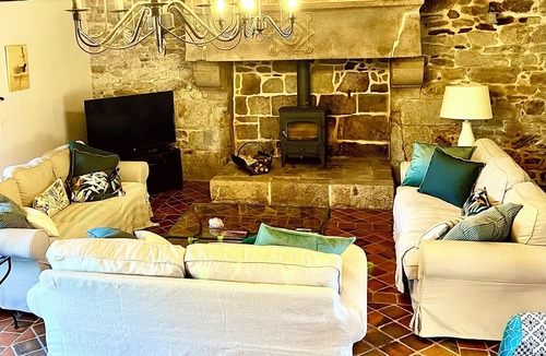 Bourseul House | Beautiful farmhouse sleeps 2 to 6+ with 4 bedrooms, 1 bath & 3 shower rooms.