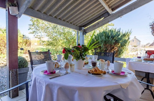 Longues-sur-Mer House | Beautiful private villa for 7 people with WIFI, TV and terrace