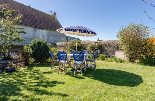 Longues-sur-Mer House | Beautiful private villa for 7 people with WIFI, TV and terrace