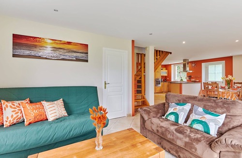Le Vretot House | Beautiful private villa for 5 guests with WIFI, TV, patio and pets allowed