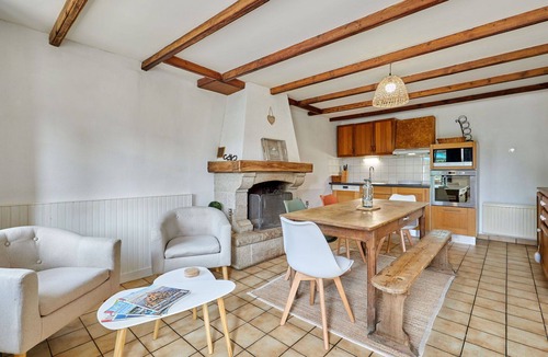 Surville House | Beautiful private villa for 4 people with WIFI, TV and pets allowed