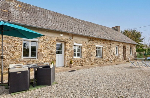Surville House | Beautiful private villa for 4 people with WIFI, TV and pets allowed