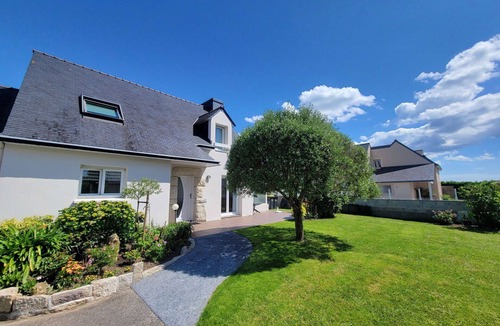Erdeven House | Beautiful private villa for 8 guests with WIFI, TV, terrace and pets allowed