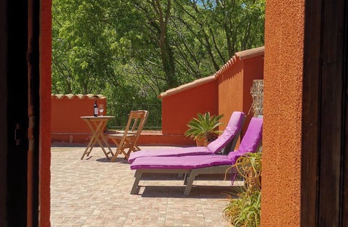 Sorede Villa | Beautiful River-front Villa with Natural Pool & Aircon