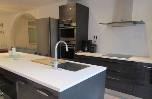 Concarneau Apartment | Beautiful spacious apartment with terrace - town center and 2 steps from the beaches - garage