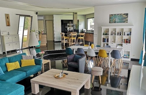 Liposthey Villa | Beautiful spacious villa with terrace and large garden