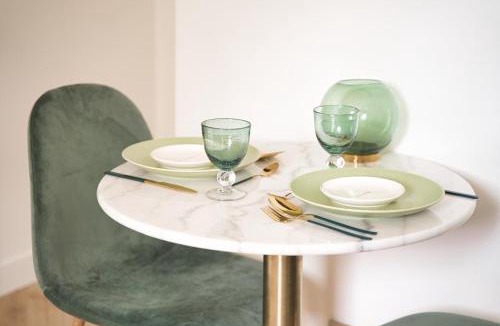 Neuilly-sur-Seine Apartment | Beautiful Studio Metro and Paris at Your Door