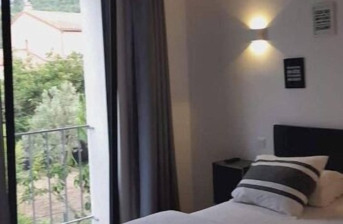 Marquixanes House | Beautiful, well-equipped house with garden and swimming pool