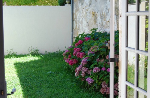 Eynesse House | Beautifully Converted French Barn near Bordeaux