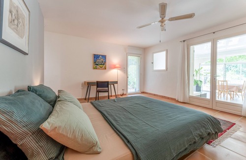 Mirabel-aux-Baronnies Bed & Breakfast | Bed and Breakfast 'Chambre D'hôtes - Les Hirondelles' with Shared Pool, Wi-Fi and Air Conditioning