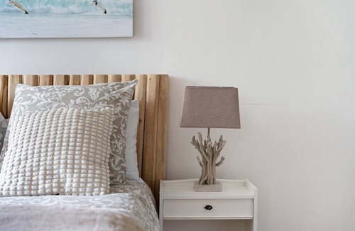Saint-Cast-le-Guildo Bed & Breakfast | Bed and Breakfast 'Les Goélands - 1' with Shared Garden and Wi-Fi