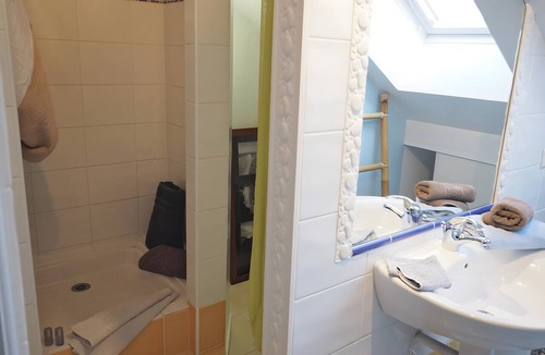 May-sur-Orne Bed & Breakfast | Bed and Breakfast 'Chambre Marine'
