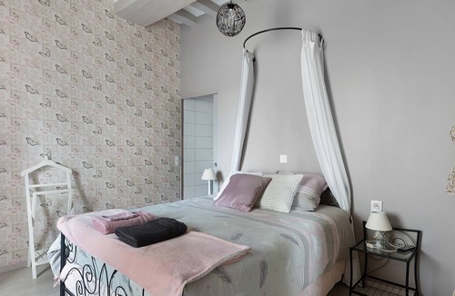 Nyoiseau Bed & Breakfast | Bed and Breakfast 'Le Relais Des Hirondelles-Le Verger' with Wi-Fi