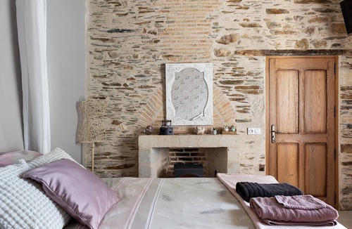 Nyoiseau Bed & Breakfast | Bed and Breakfast 'Le Relais Des Hirondelles-Le Verger' with Wi-Fi