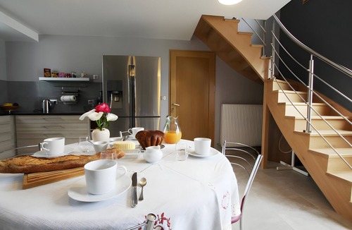 Muneville-sur-Mer Bed & Breakfast | Bed and Breakfast 'Chambre Chausey' with Shared Terrace, Shared Garden and Wi-Fi
