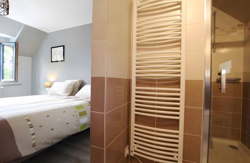 Muneville-sur-Mer Bed & Breakfast | Bed and Breakfast 'Chambre Chausey' with Shared Terrace, Shared Garden and Wi-Fi