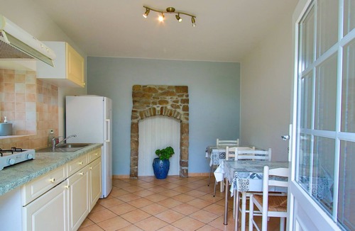 Bricquebosq Bed & Breakfast | Bed and Breakfast 'Chambre Lit Double' with Shared Garden and Wi-Fi