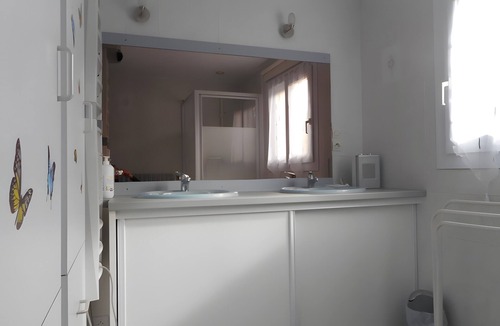 Coatreven Bed & Breakfast | Bed and Breakfast 'Chambre De Convenant Hery Bihan' with Shared Garden and Wi-Fi