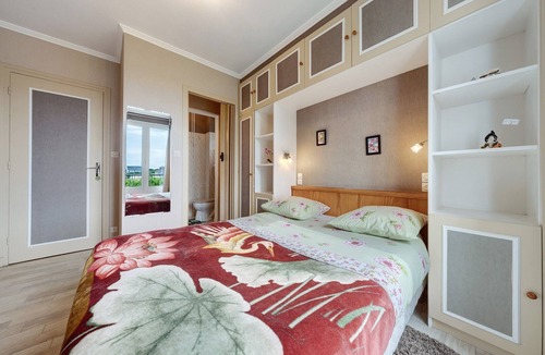 Plouider Bed & Breakfast | Bed and Breakfast 'Chambres D'hôtes De Kersehen Verte' with Shared Garden, Balcony and Wi-Fi