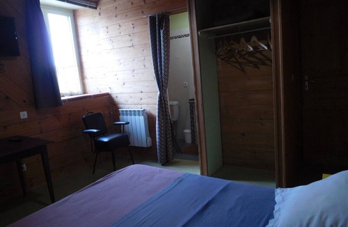 Allouis Bed & Breakfast | Bed and Breakfast 'Chambre 1'