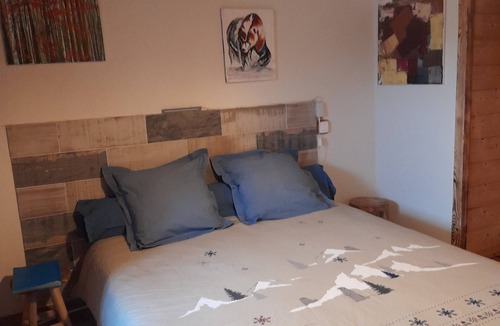 Lafarre Bed & Breakfast | Bed and Breakfast 'Chambre Pensée Sauvage' with Mountain View, Shared Garden and Wi-Fi