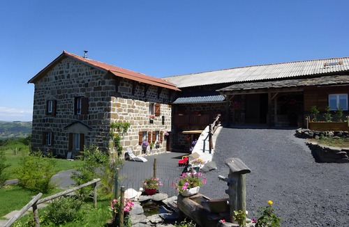 Lafarre Bed & Breakfast | Bed and Breakfast 'Chambre Pensée Sauvage' with Mountain View, Shared Garden and Wi-Fi