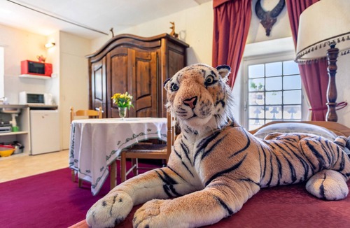 Lanloup Bed & Breakfast | Bed and Breakfast 'Chambre Africa' with Shared Terrace, Shared Garden and Wi-Fi
