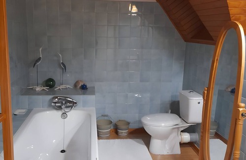 Plougar Bed & Breakfast | Bed and Breakfast 'Chambre Côté Jardin' with Shared Terrace, Shared Garden and Wi-Fi