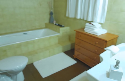Plougar Bed & Breakfast | Bed and Breakfast 'Chambre Côté Mer' with Shared Terrace, Shared Garden and Wi-Fi