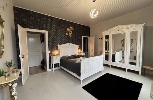 Ygrande Bed & Breakfast | Bed and Breakfast 'Chambre D'hôte - Le Chalêt' with Shared Terrace, Shared Garden and Wi-Fi