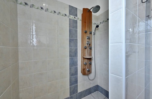 Guchen Bed & Breakfast | Bed and Breakfast 'Chambre Asphodeles' with Mountain View, Shared Terrace and Wi-Fi