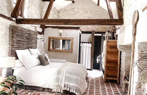 Tourtoirac Bed & Breakfast | Bed and Breakfast 'Domaine De Pragelier,La Boulangerie' with Shared Pool, Terrace and Wi-Fi