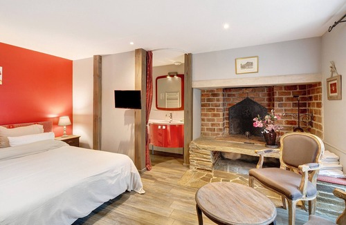 Thiviers Bed & Breakfast | Bed and Breakfast “Domaine de la Sablière” with Shared Terrace, Wi-Fi, and Air Conditioning