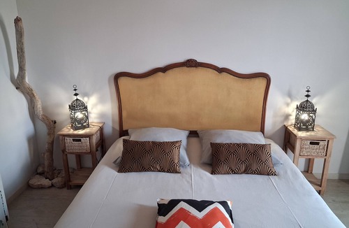 Heirs-Brouage Bed & Breakfast | Bed and Breakfast 'Chambres D'hôtes La Marouette 2' with Shared Terrace and Wi-Fi