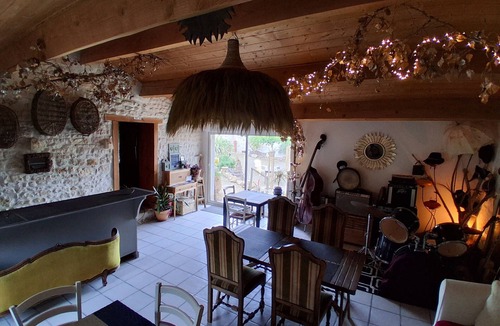 Heirs-Brouage Bed & Breakfast | Bed and Breakfast 'Chambres D'hôtes La Marouette 2' with Shared Terrace and Wi-Fi
