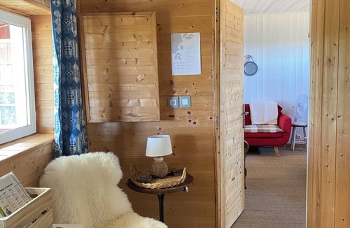 Saint-Racho Bed & Breakfast | Bed and Breakfast - Guest Dining in the hills of southern Burgundy.