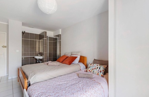 Villaret - Meslier Bed & Breakfast | Bed and Breakfast 'La Chambre Mancelle' with Shared Terrace, Shared Garden and Wi-Fi