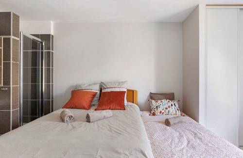 Villaret - Meslier Bed & Breakfast | Bed and Breakfast 'La Chambre Mancelle' with Shared Terrace, Shared Garden and Wi-Fi