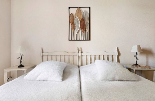 Huriel Bed & Breakfast | Bed and Breakfast 'Les Malvaux - Chambre Marron' with Shared Pool, Shared Terrace and Wi-Fi