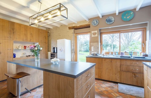Concarneau Bed & Breakfast | Bed and Breakfast 'Madame De Maintenon' with Shared Terrace, Shared Garden and Wi-Fi
