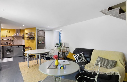 Ennezat Bed & Breakfast | Bed and Breakfast 'Terracota' with Shared Terrace, Shared Garden and Wi-Fi