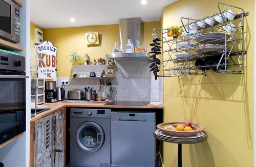 Ennezat Bed & Breakfast | Bed and Breakfast 'Terracota' with Shared Terrace, Shared Garden and Wi-Fi