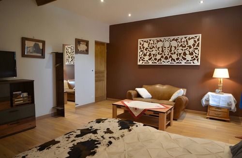 Saint-Martin-en-Vercors Bed & Breakfast | Bed and Breakfast 'La Chambre De Jaxel' with Mountain View, Shared Pool and Wi-Fi