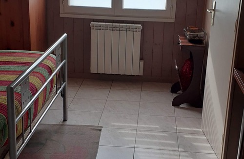 Chauffailles Bed & Breakfast | Bedroom with ensuite bathroom, South Burgundy